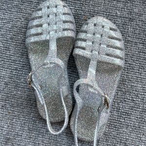 Old navy girls grey jelly sandal 12